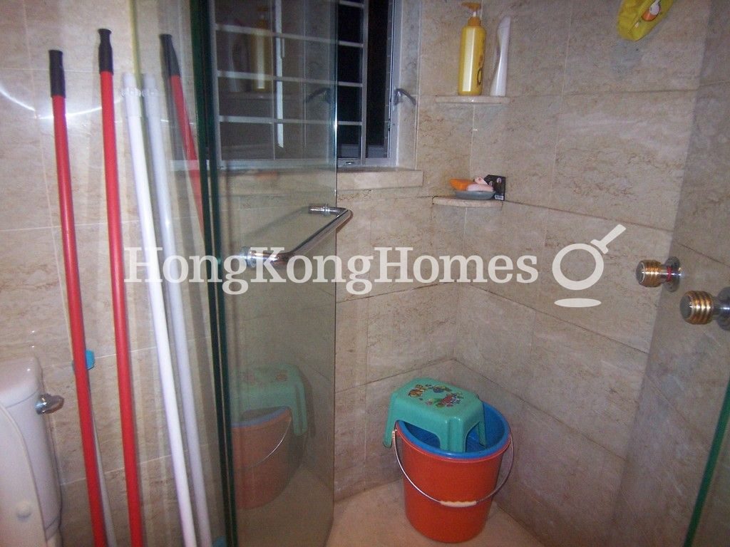 Second Ensuite Bathroom — The Waterfront - Block 07, Tsim Sha Tsui