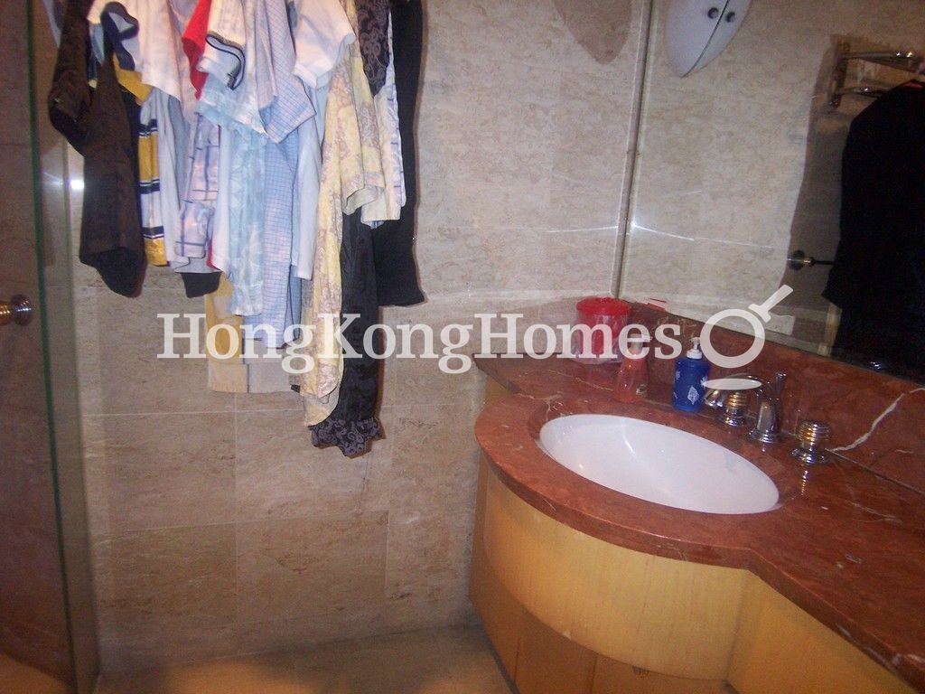 Second Ensuite Bathroom — The Waterfront - Block 07, Tsim Sha Tsui