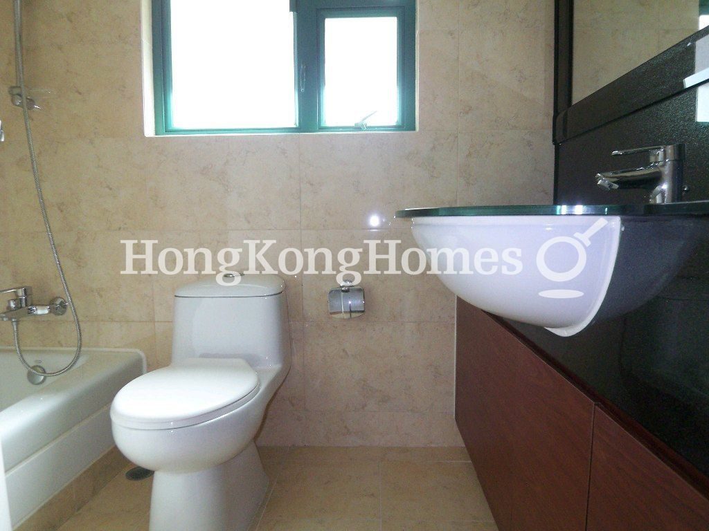 Master Bathroom — Phase13 - Chianti - Block 05 - The Lustre, Discovery Bay