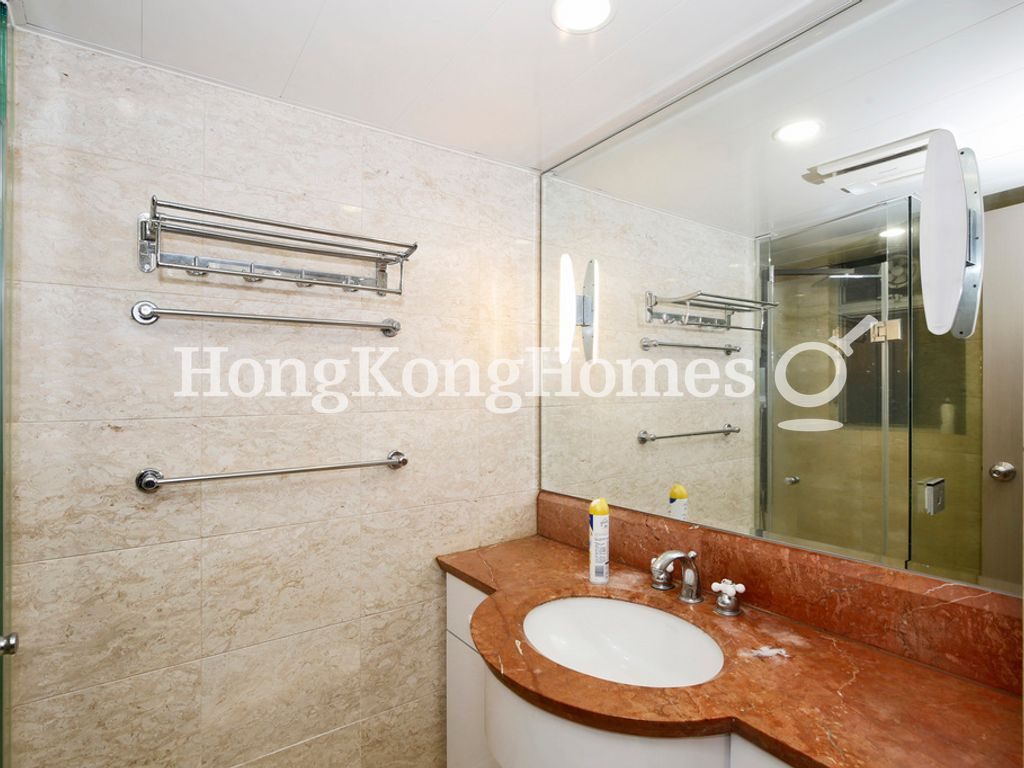 Second Ensuite Bathroom — The Waterfront - Block 07, Tsim Sha Tsui
