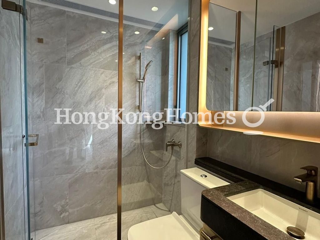 Ensuite Bathroom — Eastern Street, 9, Sai Ying Pun