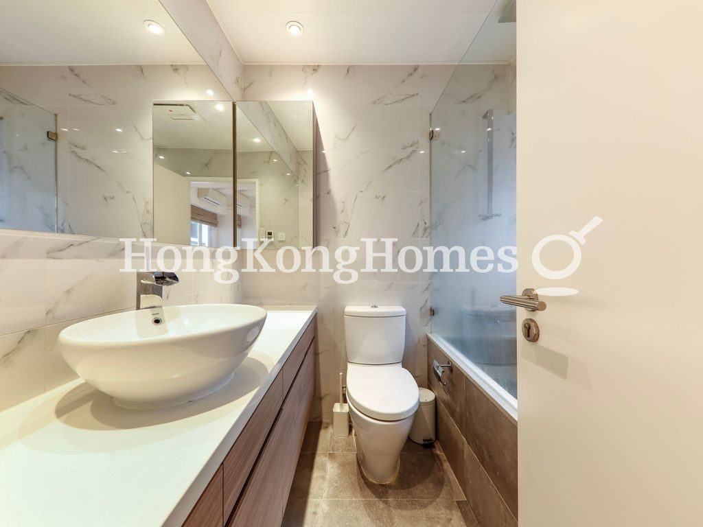 Master Bathroom — Kin Yuen Mansion, Mid-levels West