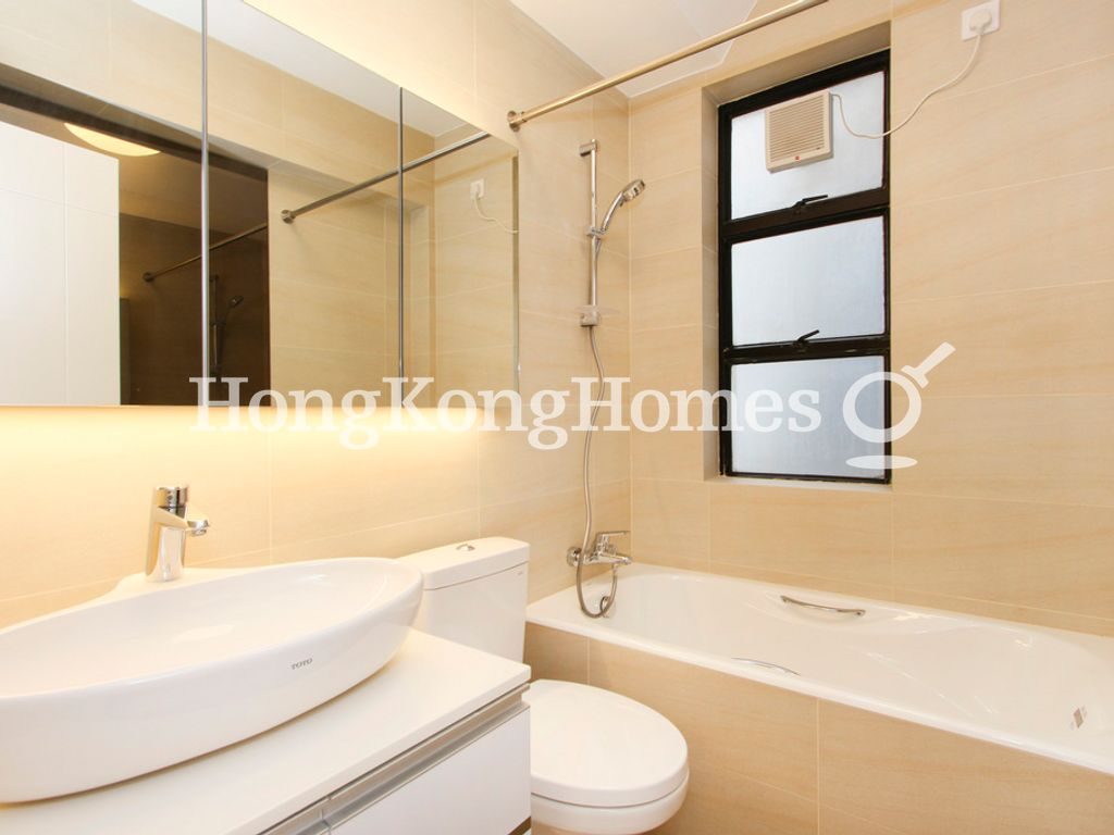 Guest Bathroom — Panorama Gardens, Mid-levels West