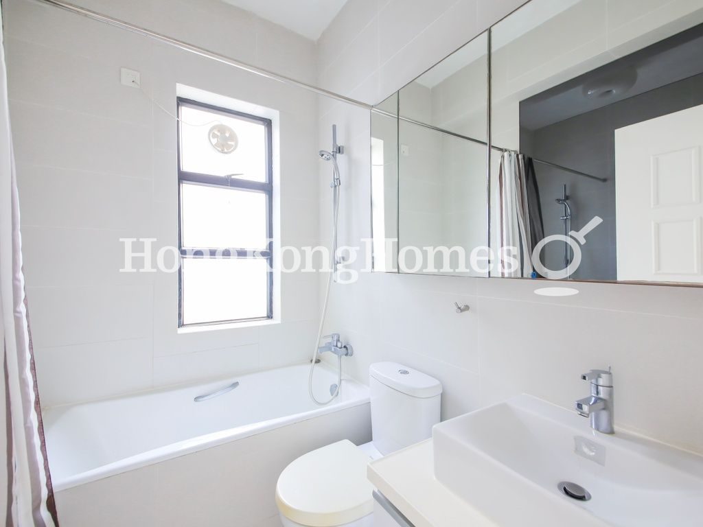 Guest Bathroom — Panorama Gardens, Mid-levels West