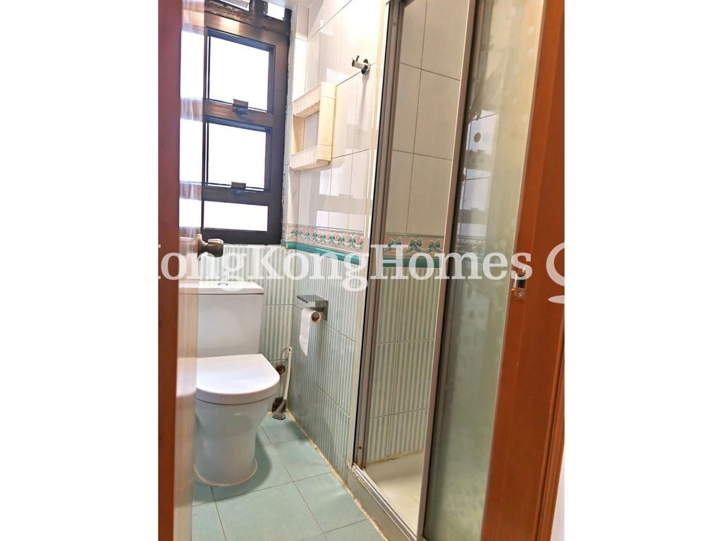 Guest Bathroom — Carlton Court, Kowloon Tong