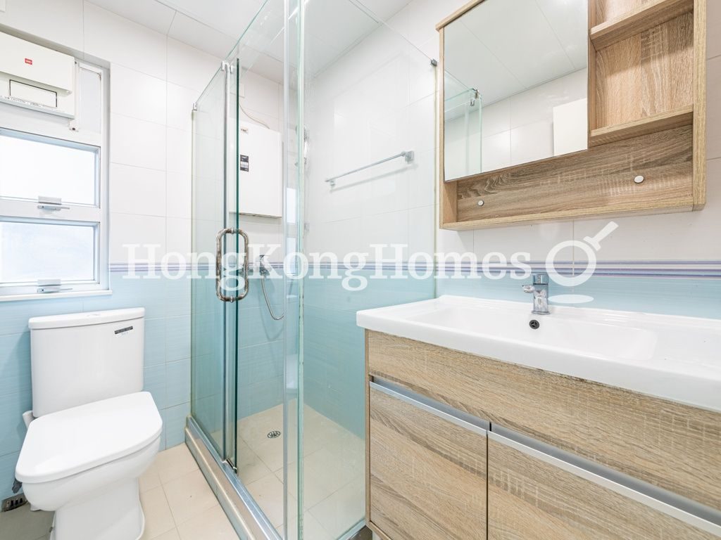 Guest Bathroom — Fortune Garden - Block A, Mid-levels West