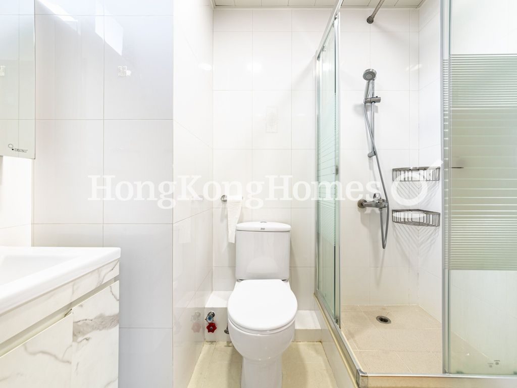 Master Bathroom — Yar Chee Villas - Block L6, Pokfulam