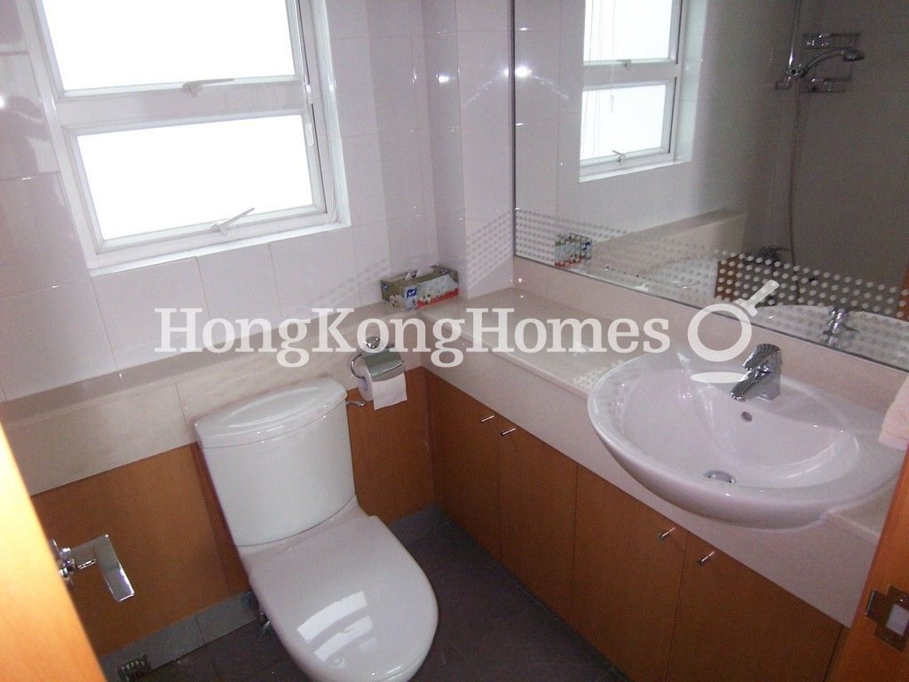 Guest Bathroom — Reading Place, Mid-levels West