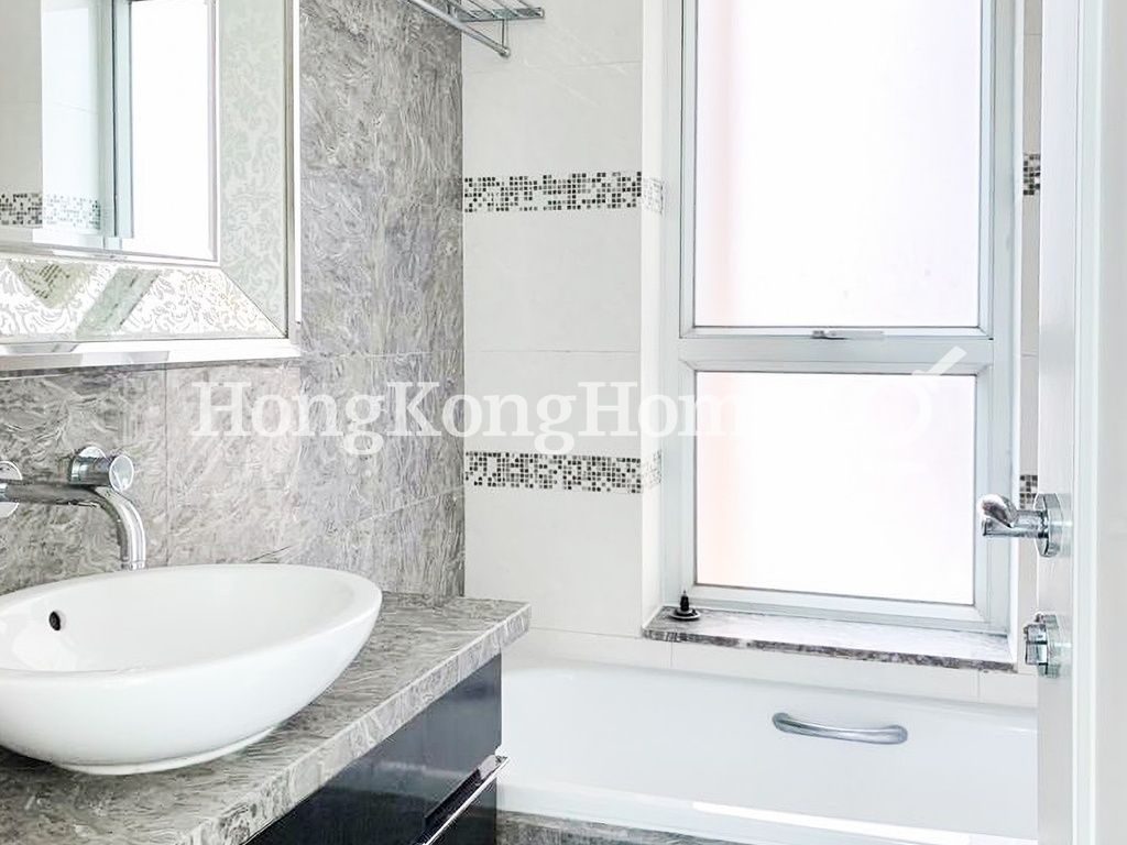 Guest Bathroom — Casa 880, Quarry Bay