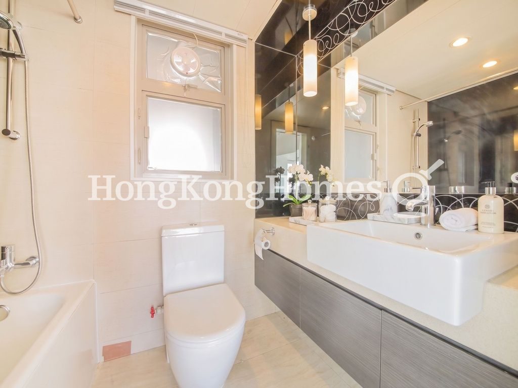Master Bathroom — Centre Place, Sai Ying Pun