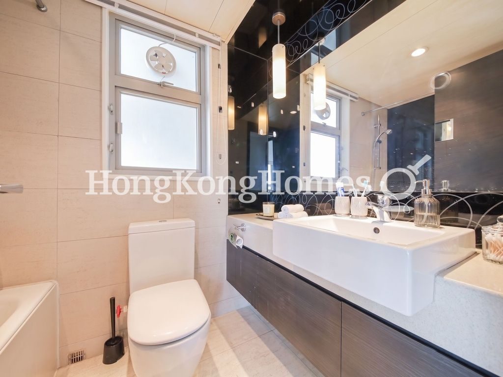 Guest Bathroom — Centre Place, Sai Ying Pun