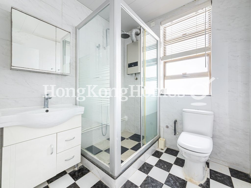 Guest Bathroom — Four Winds, Pokfulam