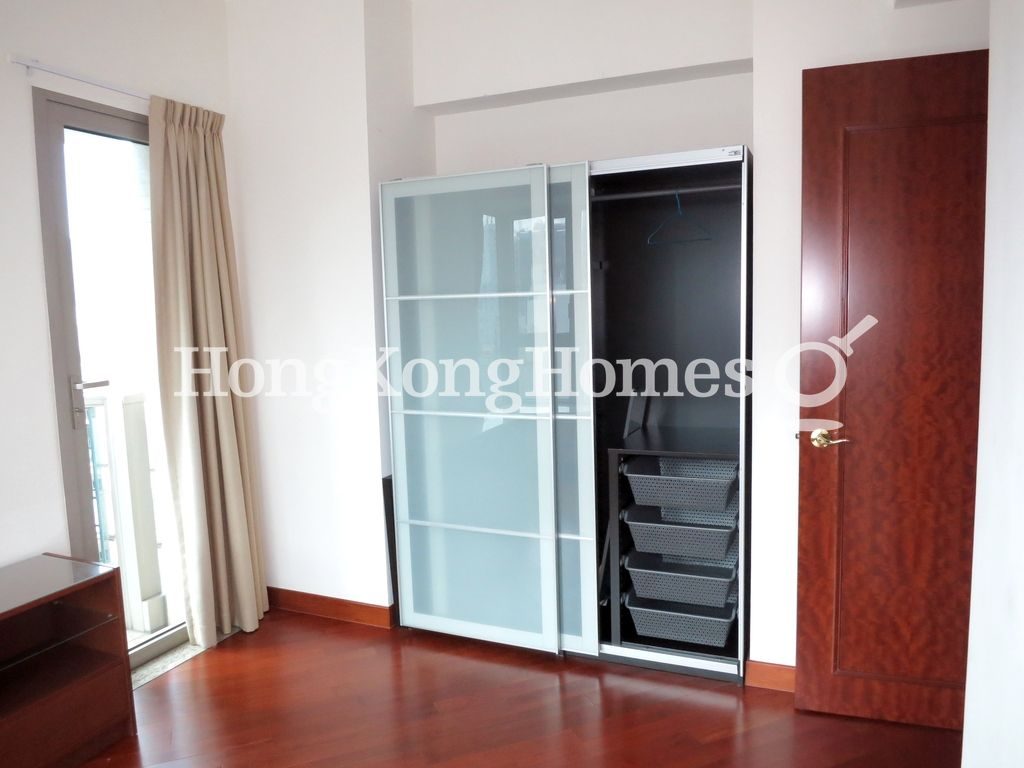 Wardrobe in Master Bedroom — The Avenue - Phase 1 - Tower 5, Wan Chai