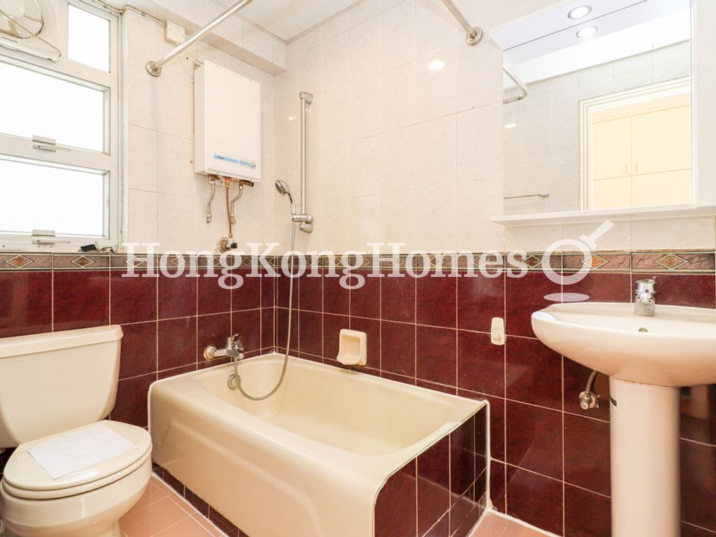 Master Bathroom — Baguio Villa - Block 21, Pokfulam