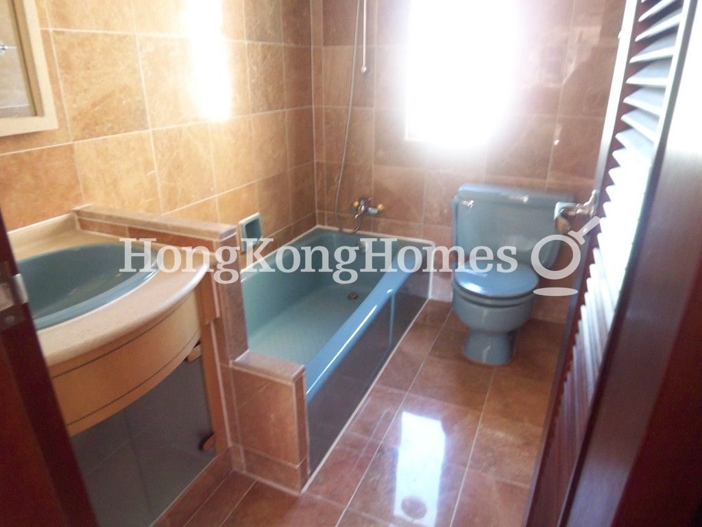 Master Bathroom — Caroline Height, Happy Valley