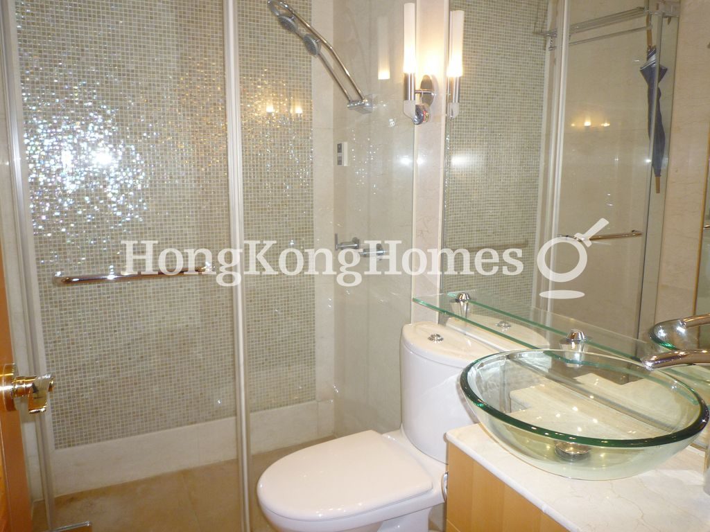 Guest Bathroom — Residence Bel-air - Phase 04, Peak Tower 07, Pokfulam