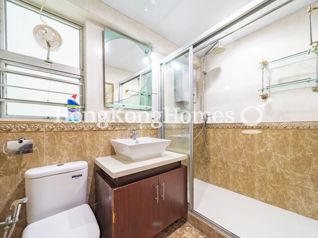Guest Bathroom — South Horizons - Phase 03, Tower 21, Mei Chun Court, Ap Lei Chau