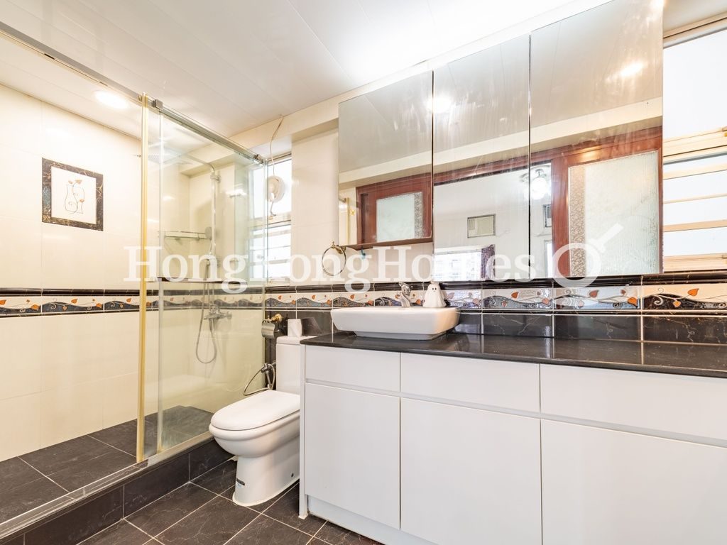 Master Bathroom — South Horizons - Phase 03, Tower 21, Mei Chun Court, Ap Lei Chau