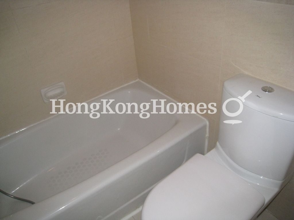 Guest Bathroom — The Grandeur, Causeway Bay