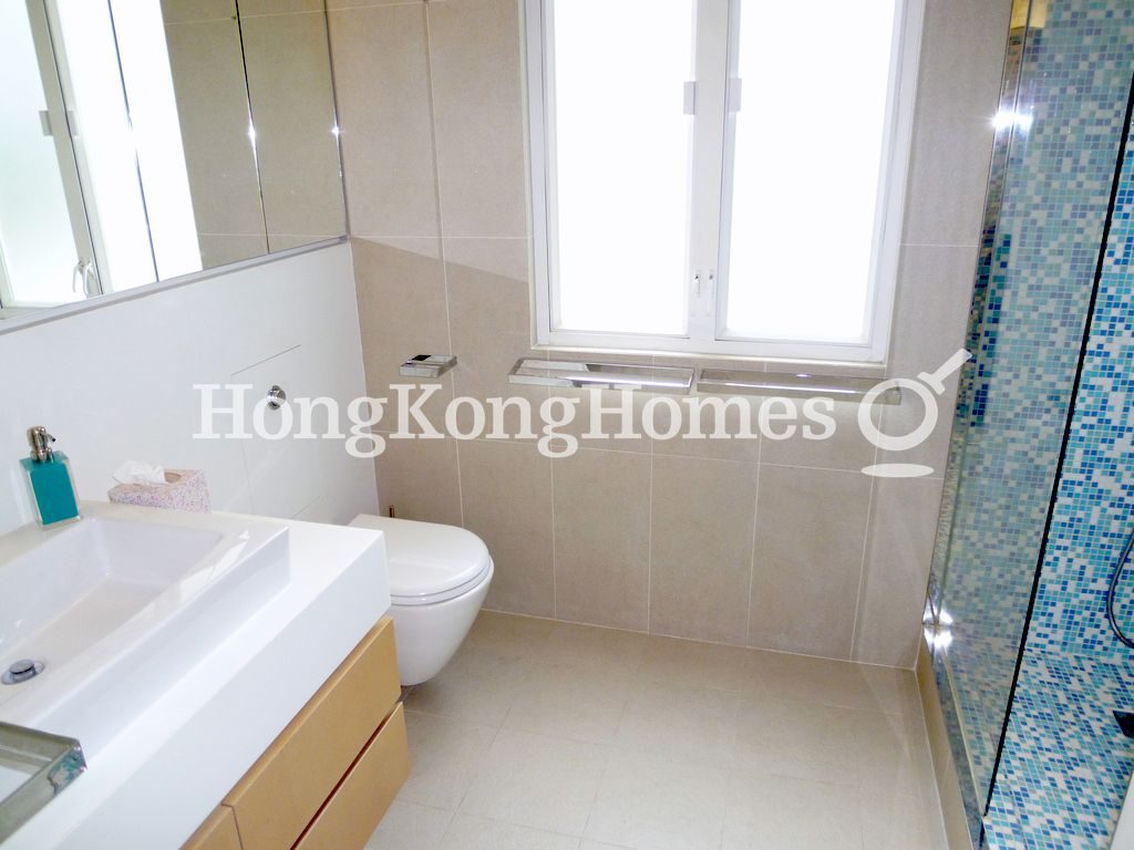 Guest Bathroom — Ka Fu Building, Mid-levels West
