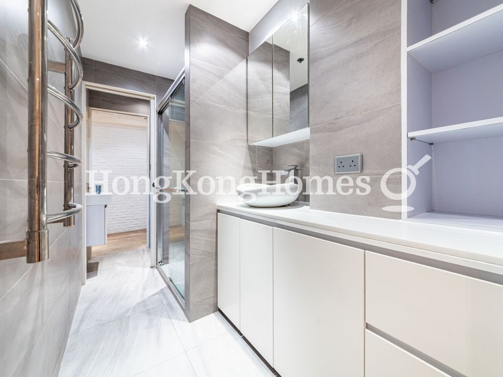 Ensuite Bathroom — Kai Fat Building, Sheung Wan
