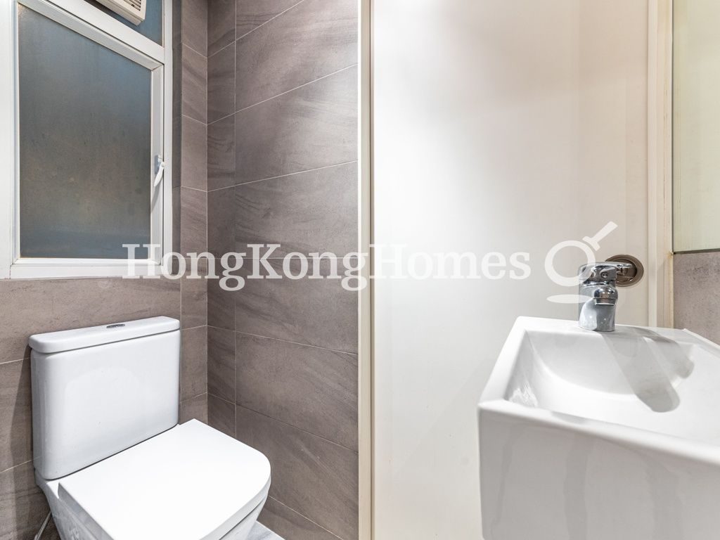 Ensuite Bathroom — Kai Fat Building, Sheung Wan
