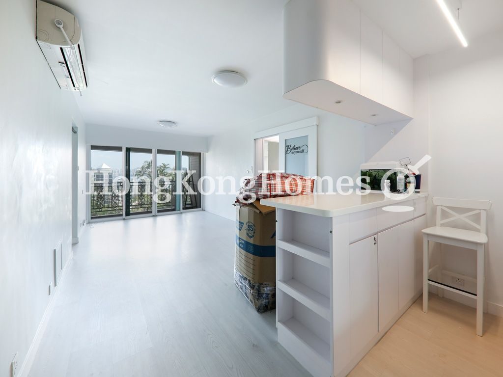 Living and Dining Room — Pacific Palisades - Block 06, North Point Hill