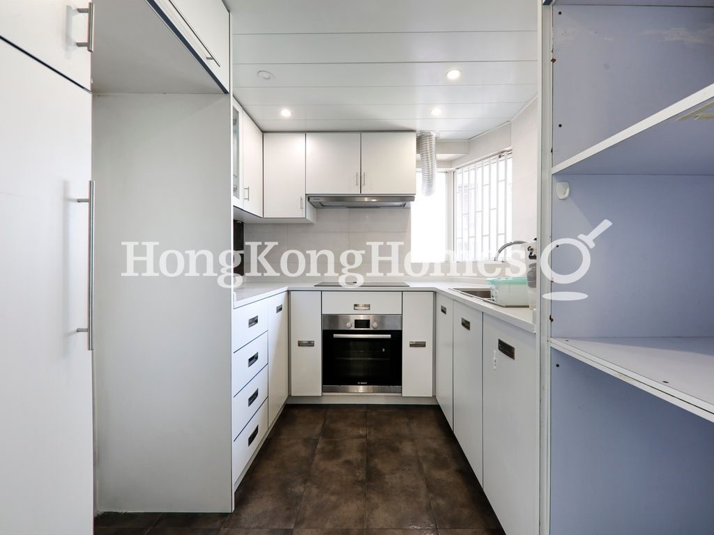 Kitchen — Pacific Palisades - Block 06, North Point Hill