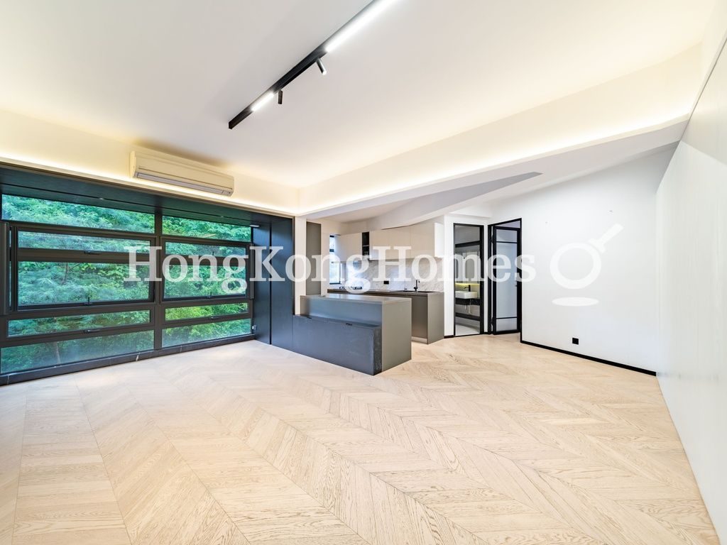 Living and Dining Room — Sea Breeze Court, North Point