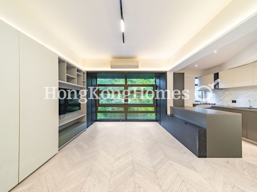 Living and Dining Room — Sea Breeze Court, North Point