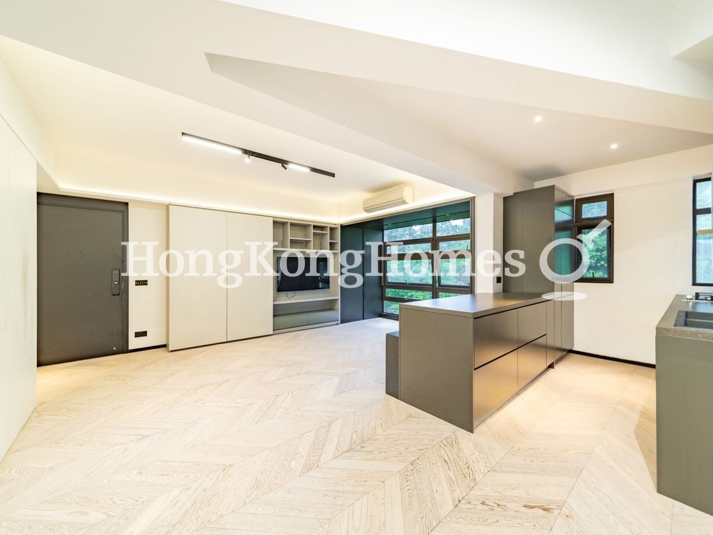 Living and Dining Room — Sea Breeze Court, North Point