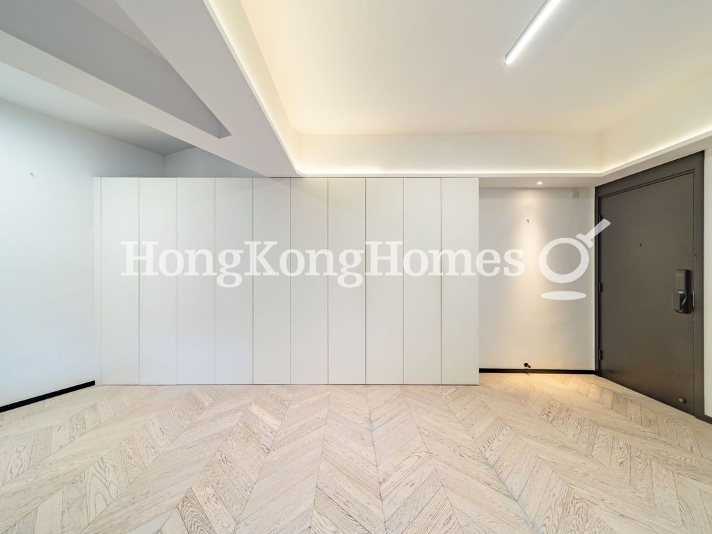 Living and Dining Room — Sea Breeze Court, North Point
