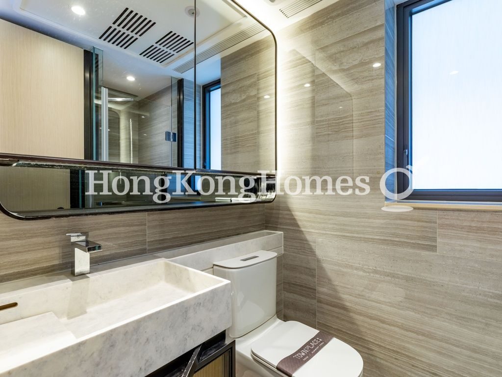 Guest Bathroom — TownPlace SOHO, Mid-levels West