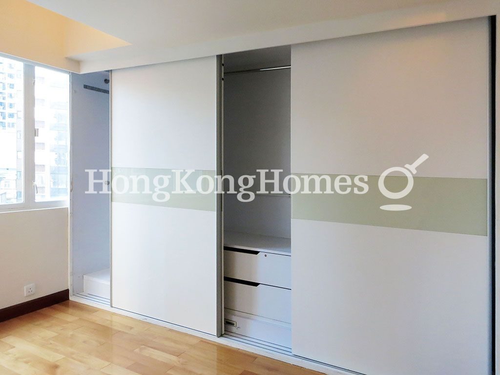 Built-in Wardrobe in Master Bedroom — Garfield Mansion, Mid-levels West