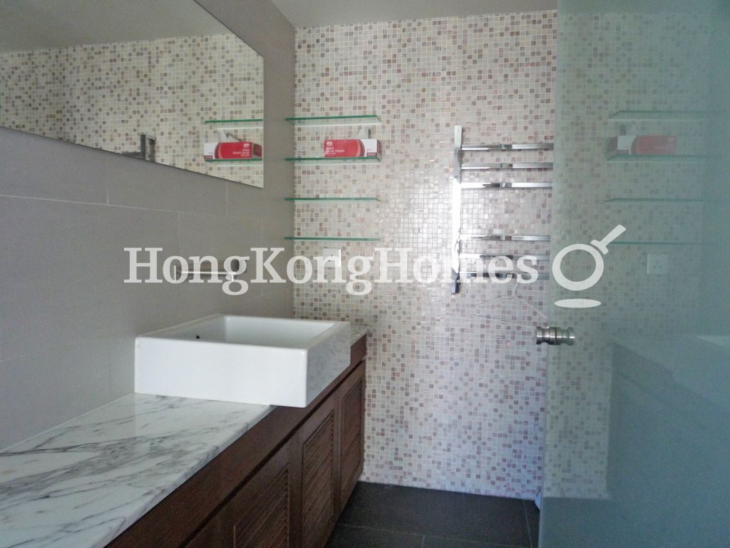 Master Bathroom — Victoria Road, 60, Western / Kennedy Town