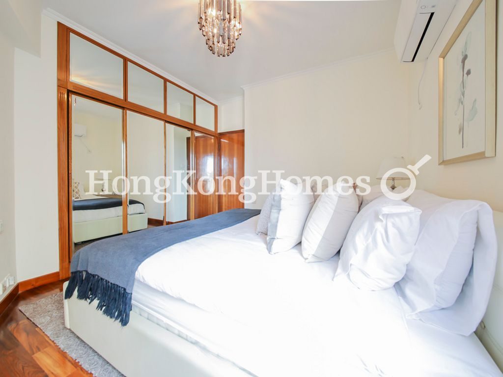 Master Bedroom — Hillsborough Court - Block 04 - The Royal Tower, Mid-levels Central