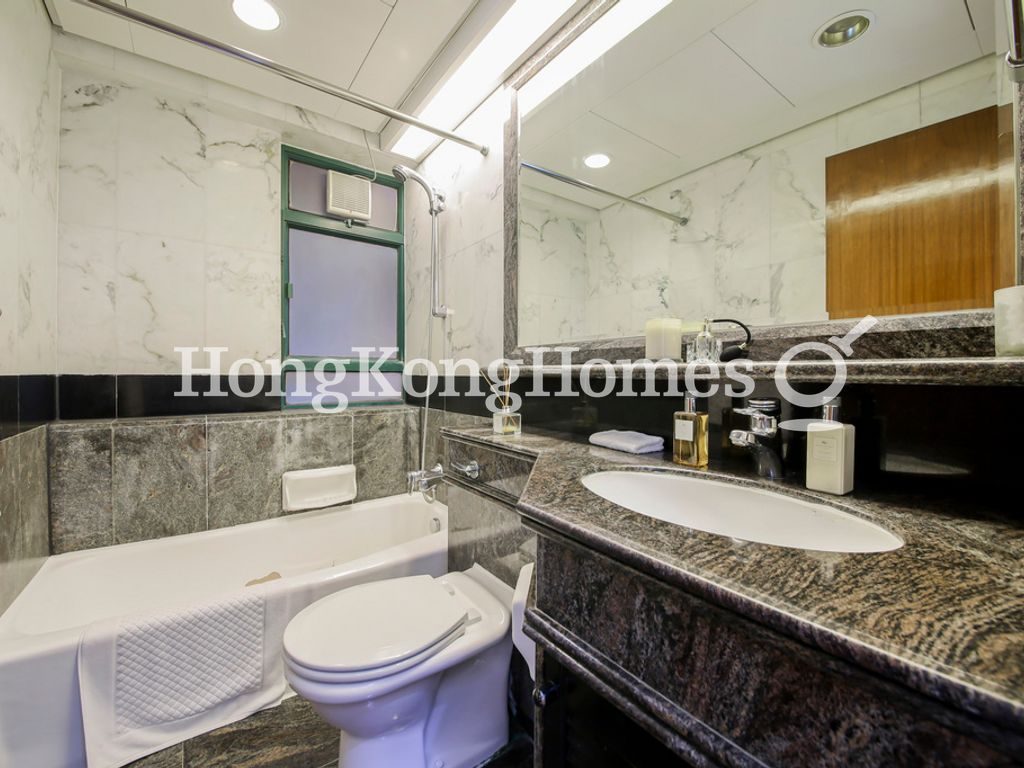 Guest Bathroom — Hillsborough Court - Block 04 - The Royal Tower, Mid-levels Central