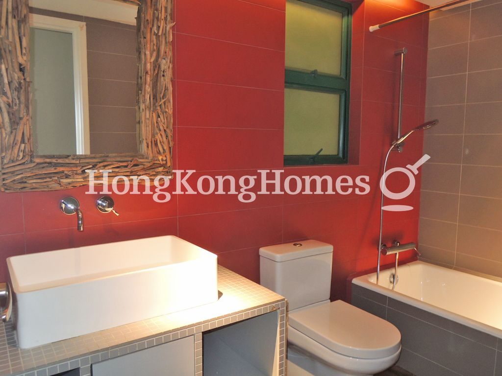 Guest Bathroom — Phase13 - Chianti - Block 03 - The Hemex, Discovery Bay