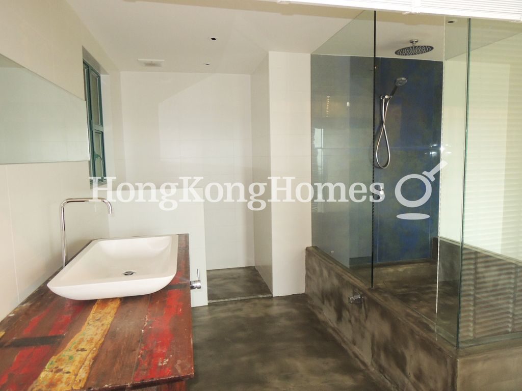 Master Bathroom — Phase13 - Chianti - Block 03 - The Hemex, Discovery Bay