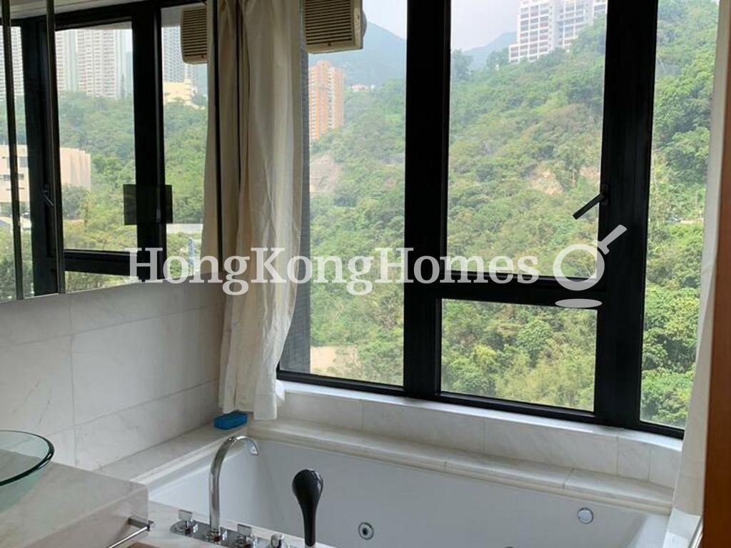 Guest Bathroom — Residence Bel-Air - Phase 06 - Bel-Air No. 8, Tower 1, Pokfulam
