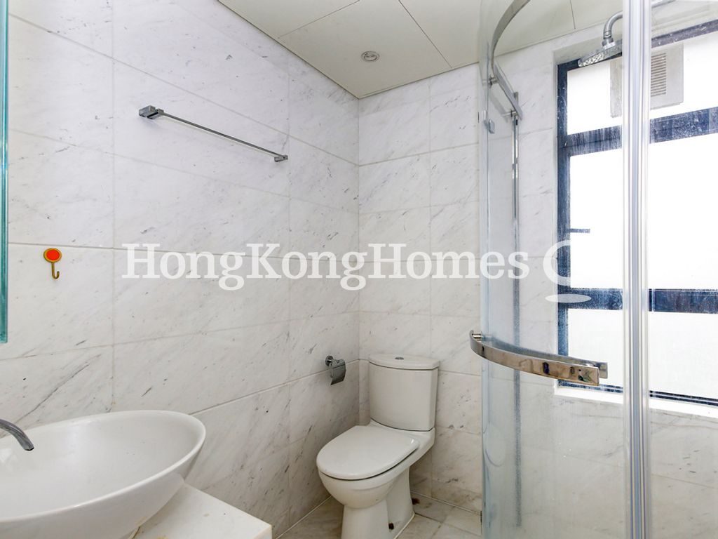 Guest Bathroom — Residence Bel-Air - Phase 06 - Bel-Air No. 8, Tower 1, Pokfulam