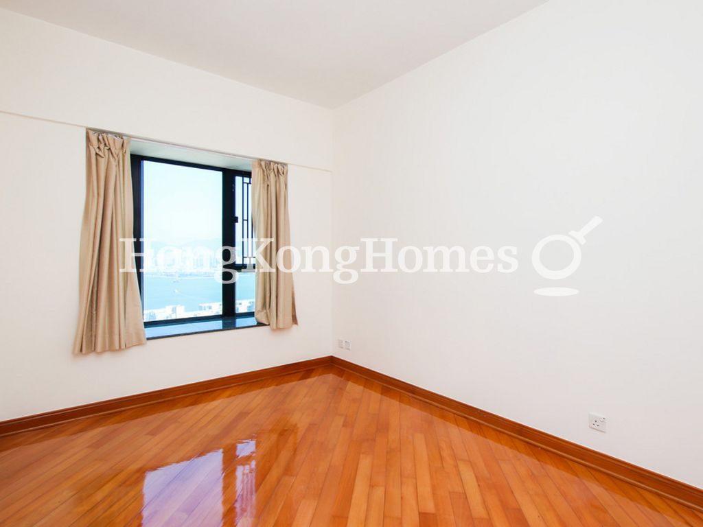 Master Bedroom — Le Sommet - Block 02, North Point Hill