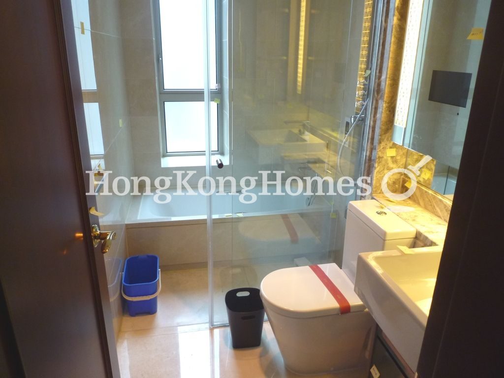 Master Bathroom — The Avenue - Phase 2 - Tower 2, Wan Chai