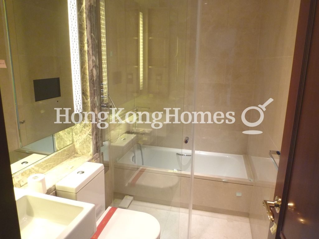 Second Ensuite Bathroom — The Avenue - Phase 2 - Tower 2, Wan Chai