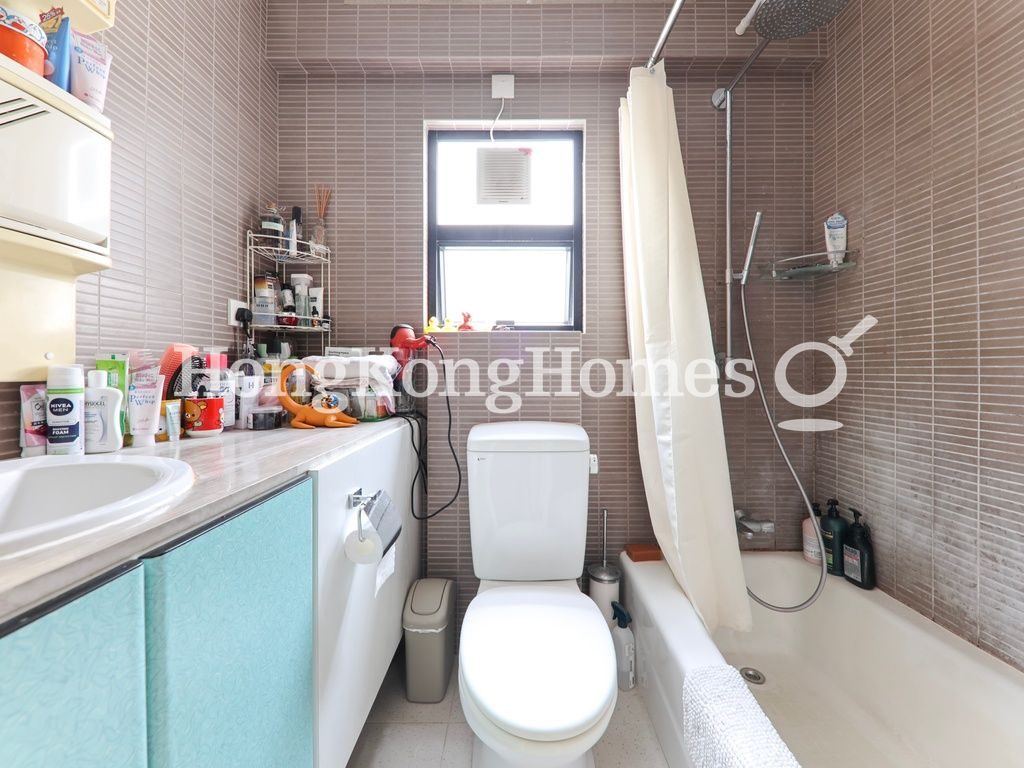 Guest Bathroom — Greencliff, Mid-levels East