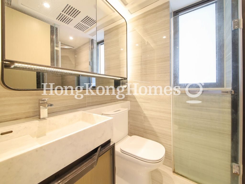Guest Bathroom — TownPlace SOHO, Mid-levels West