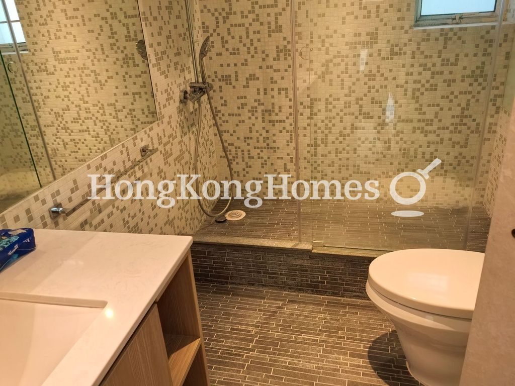 Guest Bathroom — Bisney Terrace, Pokfulam