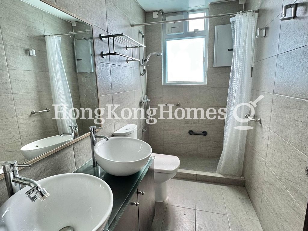 Guest Bathroom — Luso Apartment - Blk A, Kowloon Tong