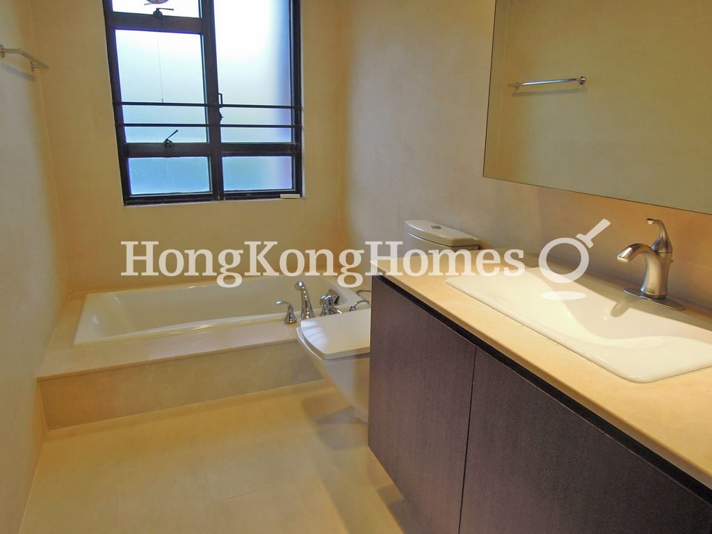 Master Bathroom — Pacific View - Block 01, Tai Tam