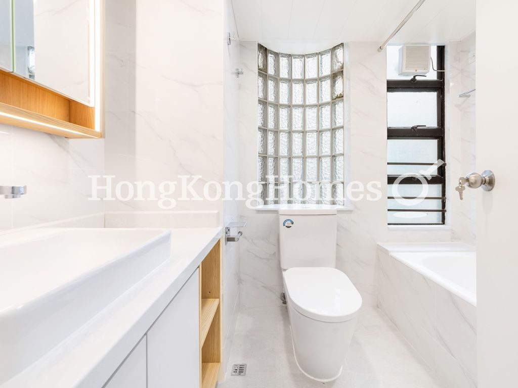 Guest Bathroom — Tai Hang Road, 1, Tai Hang